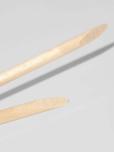 Swizzle Sticks (100) HD Brows Swizzle Sticks Erinnern Sie sich an das berühmte „Swizzle and Drizzle“, das Sie im Training gelernt haben? Unsere Swizzle Sticks wurden unter Berücksichtigung unserer Wachstechnik für eine präzise Anwendung und professionelle