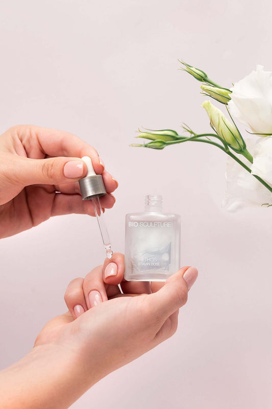 0303 Vitamin Dose - ETHOS ETHOS ETHOS Vitamin Dose Nagelprobleme:Geeignet für alle Nageltypen, einschließlich gesunder Nägel Hauptzutaten:Cocktail aus B-Vitaminen Vorteile:Erhält die Keratinstruktur und den Zellstoffwechsel des NagelsEine Wunderlösung für