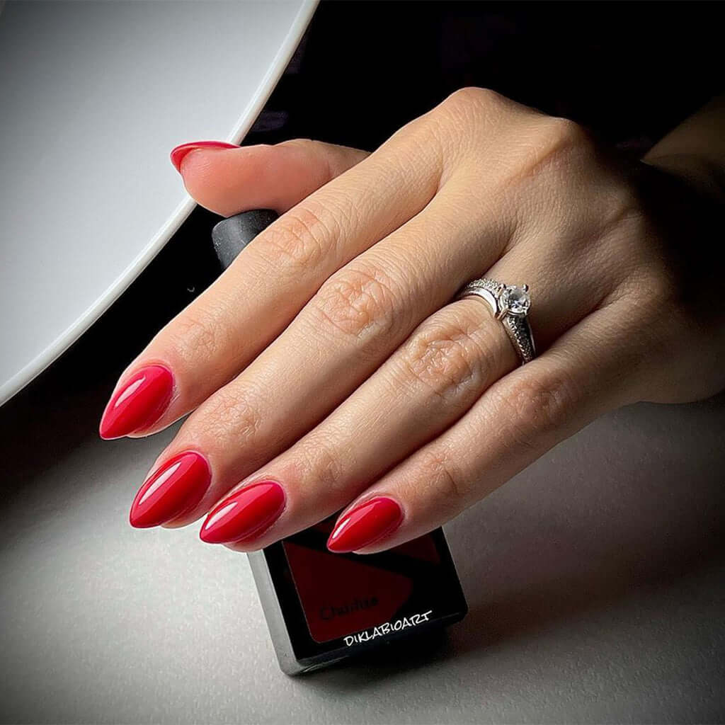0018 Charlize - EVO EVO EVO GellackHinreissend und transparent. Ein mittleres Rot mit kirschrotem Unterton Hergestellt in Südafrika.EVO by Bio Sculpture Bio Sculpture