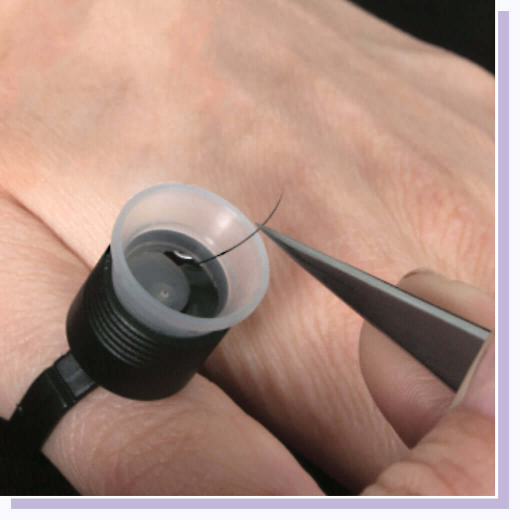 Mehrweg Micro Cup Ring Verbrauchsmaterial Unser mehrweg Micro Cup Ring wird zum halten der Micro Cups am Finger verwendet.Inhalt10 Mehrweg Ringe Nouveau Lashes