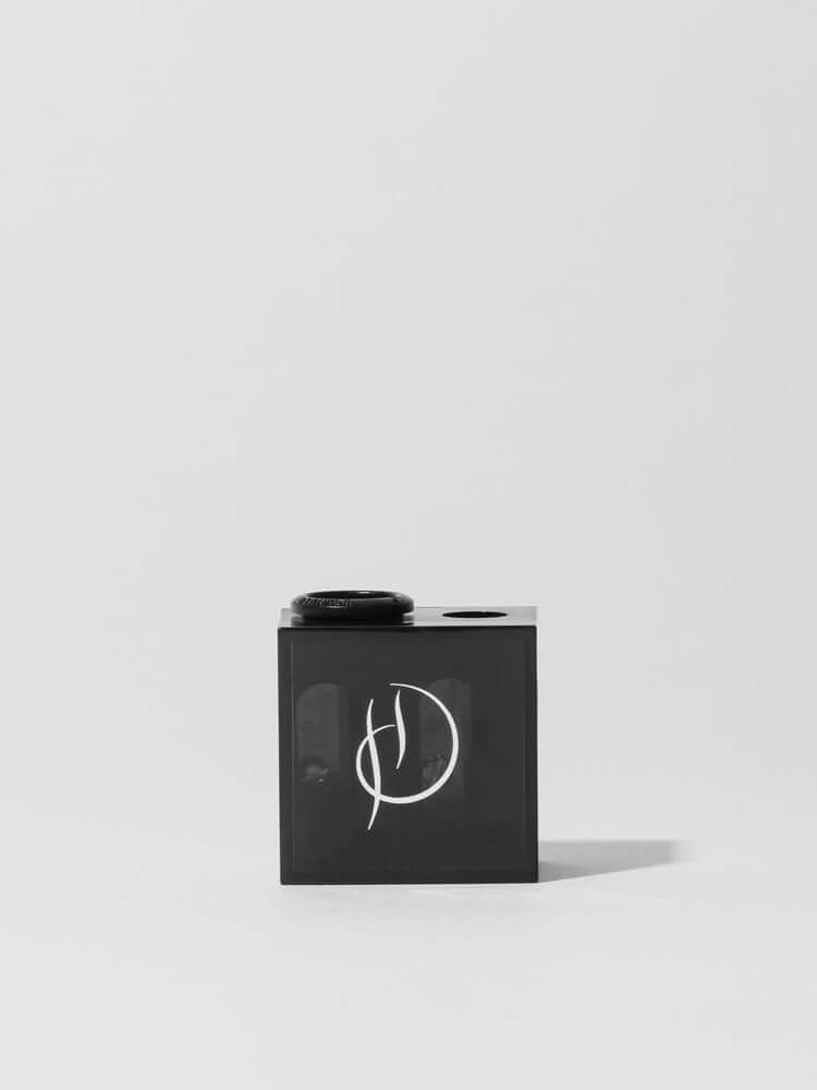 Precision Sharpener HD Brows Unser Präzisionsspitzer funktioniert mit all Ihren bevorzugten Augenbrauen- und Kosmetikstiften und sorgt für eine ultrapräzise Spitze, damit Sie Produkte wie ein Profi auftragen können. Warum es Ihnen gefallen wird Der Präzis