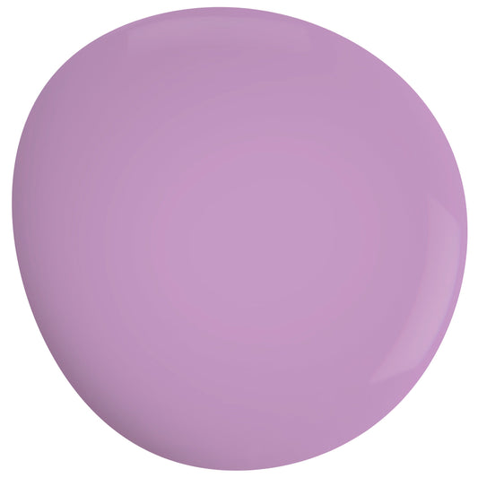 Becca Nail Polish – Farbwirkung auf lackierten Nägeln; Farbton ein weiches Pastellrosa mit zartem Flieder-Violett-Unterton