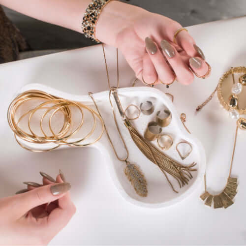 EVO Timeless Elegance Collection EVO Die BIO SCULPTURE EVO Timeless EleganceKollektion ist ein Zeugnis des ewigen Stils fürfür grenzenlose Klasse und Raffinesse. Mit einer Reihe von exquisiten Farbtönen, von unvergänglichen Nudetönen bis hin zu zauberhaft