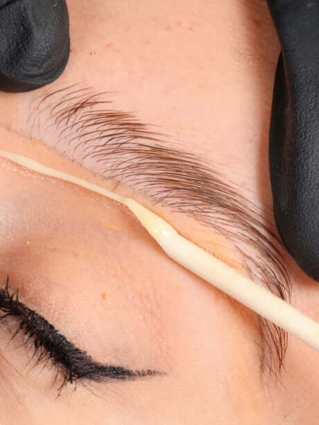 Professional Brow Crème Wax HD Brows Professionelles Cremewachs Dieses professionelle Haarentfernungswachs hat eine weiche, cremige Formel, die sich ideal für die Anwendung im empfindlichen Augenbrauenbereich eignet. Unser professionelles Cremewachs ist i