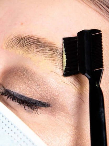 Dual Ended Brow Brushes HD Brows Augenbrauenpinsel mit zwei Enden Augenbrauen-Laminierungsbürstchen Was ist das? Diese Augenbrauenpinsel mit zwei Enden sind exklusiv für HD BrowSculpt-Stylisten erhältlich und wurden speziell entwickelt, um das Auftragen I