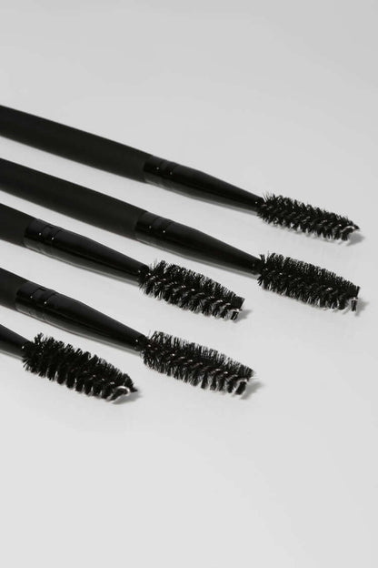 Spoolie Brush HD Brows Spoolie-Pinsel Der ultimative Augenbrauenpinsel für Ihre Sammlung. Der einfache Augenbrauenpinsel ist ein vielseitiger Pinsel, der die Härchen in Form bringt und gleichzeitig hilft, sie mit dem Make-up zu verblenden, um ein weiches