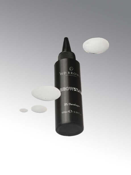 BrowStay 3% Developer BrowStay Hybrid BrowStay 3% Entwickler Unser veganer BrowStay 3 % Developer ist beim Färben Ihrer Behandlungen unverzichtbar und sorgt in Verbindung mit den BrowStay Hybrid Dyes für eine langanhaltende, individuelle Farbe für alle Ih
