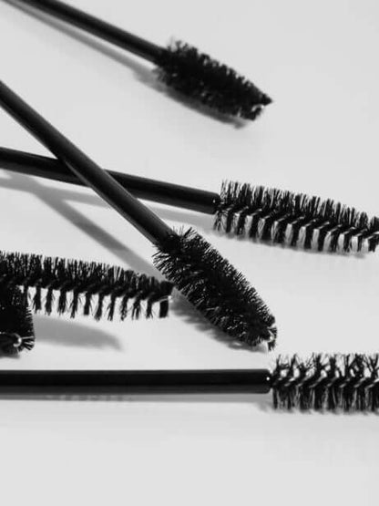 Brow Wands HD Brows Augenbrauenstäbchen Brauenpinsel sind ein Muss für die Augenbrauenpflege und diese Brauenstäbe machen das hygienische Bürsten der Augenbrauen einer Kundin zum Kinderspiel Warum es Ihnen gefallen wird Mit unseren praktischen Brow Wands