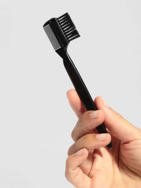 Dual Ended Brow Brushes HD Brows Augenbrauenpinsel mit zwei Enden Augenbrauen-Laminierungsbürstchen Was ist das? Diese Augenbrauenpinsel mit zwei Enden sind exklusiv für HD BrowSculpt-Stylisten erhältlich und wurden speziell entwickelt, um das Auftragen I