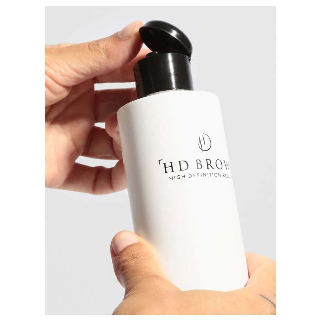 Vanish Colour Remover HD Brows Vanish Farblöser 200ml Schluss mit FarbfleckenEs gibt nichts Schlimmeres als einen störenden Farbfleck, der Ihr frisches, sauberes Augenbrauen-Finish ruiniert. Deshalb haben unsere hauseigenen Produktexperten unseren Vanish