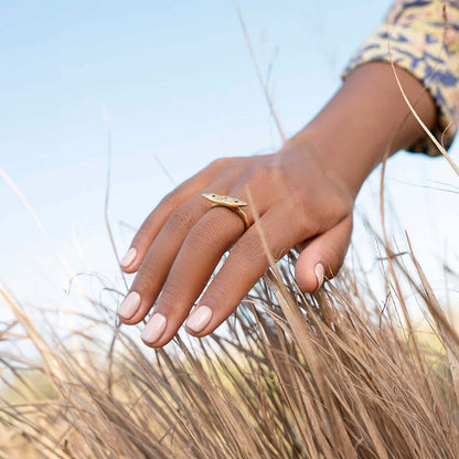316 Breath of Fresh Air - GEMINI GEMINI GEMINI NagellackEin braun-rosa Nude mit gelbem Unterton. Dieses perfekte Taupe-Nude passt zu allen Hauttönen und ist wahrlich ein Hauch frischer Luft für Ihre Nägel. Hergestellt in SüdafrikaGEMINI by Bio Sculpture B