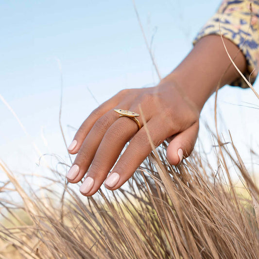 316 Breath of Fresh Air - GEMINI GEMINI GEMINI NagellackEin braun-rosa Nude mit gelbem Unterton. Dieses perfekte Taupe-Nude passt zu allen Hauttönen und ist wahrlich ein Hauch frischer Luft für Ihre Nägel. Hergestellt in SüdafrikaGEMINI by Bio Sculpture B