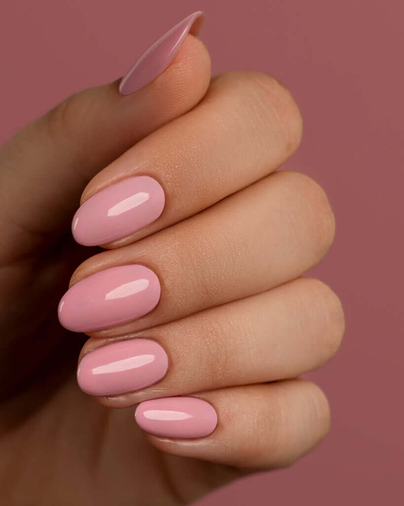 0329 Blushed Boulevard - BIOGEL Ein Puderrosa, das für blühende Blüten steht. Blushed Boulevard bietet einen sanften, schicken Look, der zu jedem Stil passt. Hergestellt in Südafrika BIOGEL by Bio Sculpture Bio Sculpture