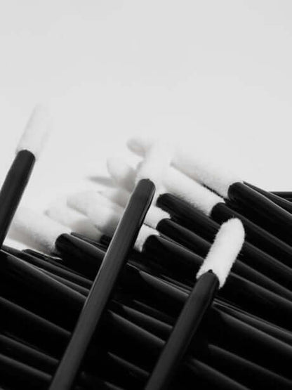 Dye Me Quick Sticks (100) HD Brows Dye Me Quick Sticks Unsere Dye Me Quick Sticks sind in Packungen zu 100 Stück erhältlich und wurden für das schnelle und einfache Auftragen von Augenbrauenfarbe während Ihrer HD-Behandlungen entwickelt. Warum es Ihnen ge