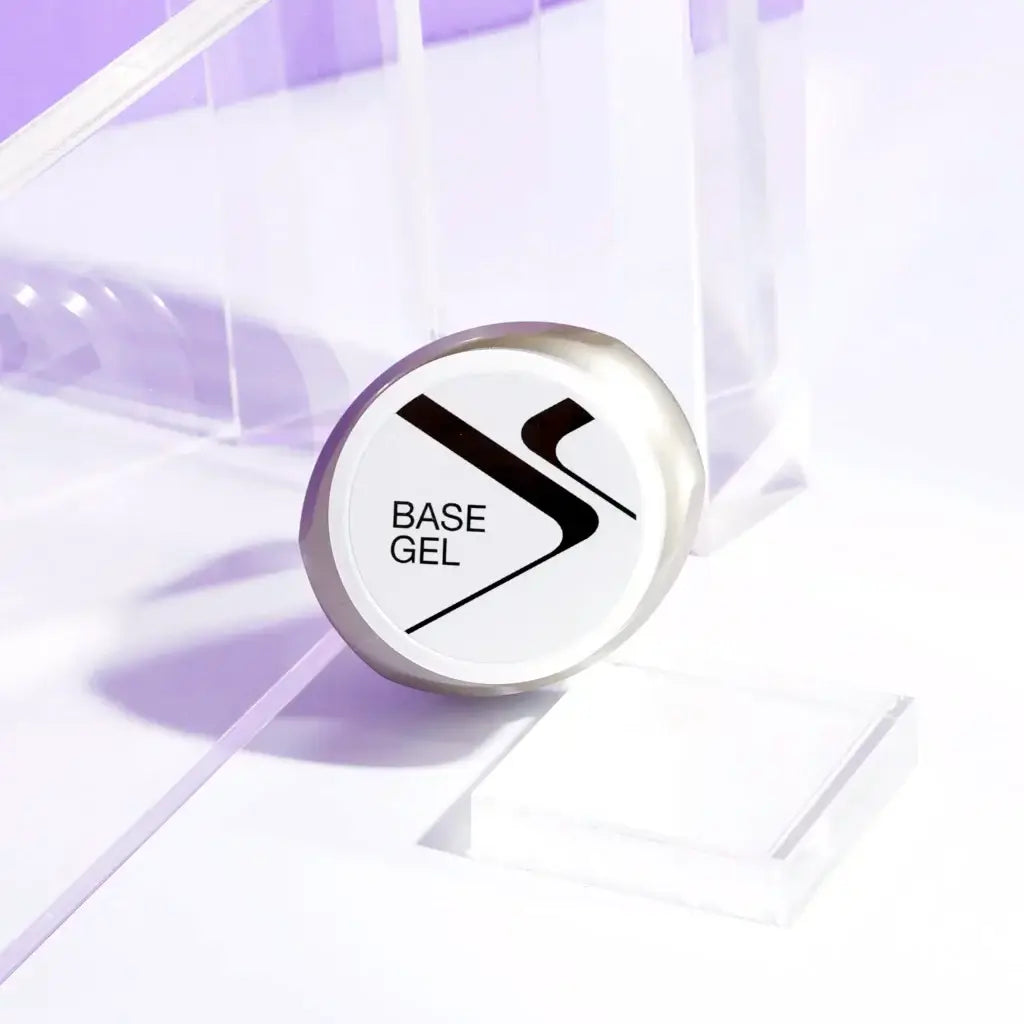 Base Gel - BIOGEL BIOGEL Base Produktinformationen "BASE GEL (ALT: CLEAR GEL) 4,5 GR" Flexibles, leicht ablösbares Basisgel, das auf den vorbereiteten Naturnagel aufgetragen wird. Es sorgt für eine gute Anhaftung, ohne den Naturnagel anzurauen. Es werden