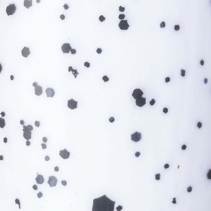 EVO Speckled Black Matte Top Coat EVO Base Weicher Gel-Decklack mit mattem Finish und schwarzen Sprenkeln Nageltyp: Alle Nageltypen Anwendung: Ihr Evo Matte Top Coat ist Ihre letzte Schicht eines Bio Sculpture BIOGEL oder einer Evo Gel-Maniküre. Sehr dünn