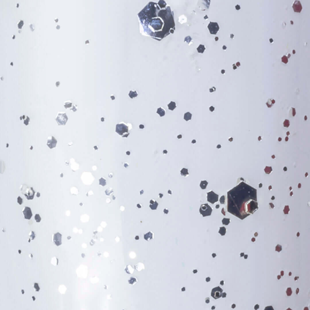 EVO Silver Glitz Gloss Top Coat EVO Base Glänzender Gel-Decklack mit silbernen Glitzerstücken Nageltyp: Alle Nageltypen Anwendung: Ihr Evo Gloss Top Coat ist Ihre letzte Schicht eines Bio Sculpture BIOGEL oder Evo Gel Manciure. Dünn und gleichmäßig auftra