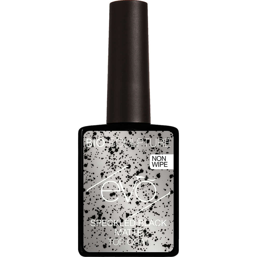 EVO Speckled Black Matte Top Coat EVO Base Weicher Gel-Decklack mit mattem Finish und schwarzen Sprenkeln Nageltyp: Alle Nageltypen Anwendung: Ihr Evo Matte Top Coat ist Ihre letzte Schicht eines Bio Sculpture BIOGEL oder einer Evo Gel-Maniküre. Sehr dünn
