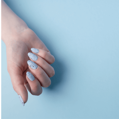 EVO Speckled Black Matte Top Coat EVO Base Weicher Gel-Decklack mit mattem Finish und schwarzen Sprenkeln Nageltyp: Alle Nageltypen Anwendung: Ihr Evo Matte Top Coat ist Ihre letzte Schicht eines Bio Sculpture BIOGEL oder einer Evo Gel-Maniküre. Sehr dünn