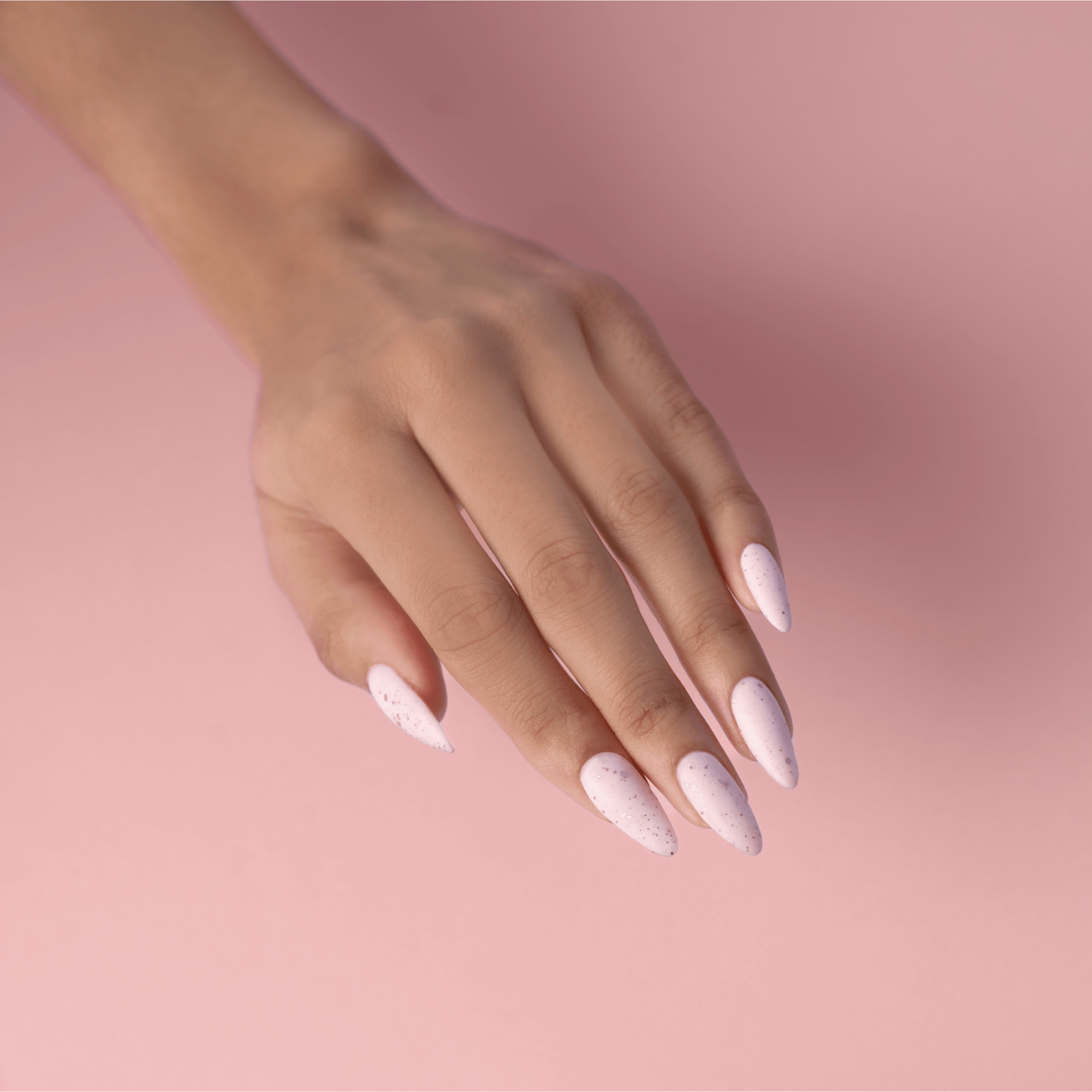 EVO Rose Quartz Matte Top Coat EVO Base Weicher Gel-Überlack mit mattem Finish und roségoldenen Glitzerstücken Nageltyp: Alle Nageltypen Anwendung: Ihr Evo Matte Top Coat ist Ihre letzte Schicht eines Bio Sculpture BIOGEL oder einer Evo Gel-Maniküre. Sehr