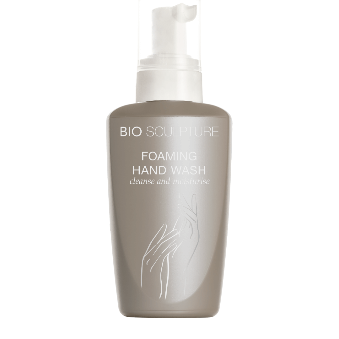 Foaming Hand Wash - SPA SPA Als perfekte Vorbereitung auf die Hand & Body Lotion reinigt diese nach wilder Geranie duftende Handseife die Haut sanft, ohne sie auszutrocknen. 0.5 und 1 Liter mit Dispenser Bio Sculpture