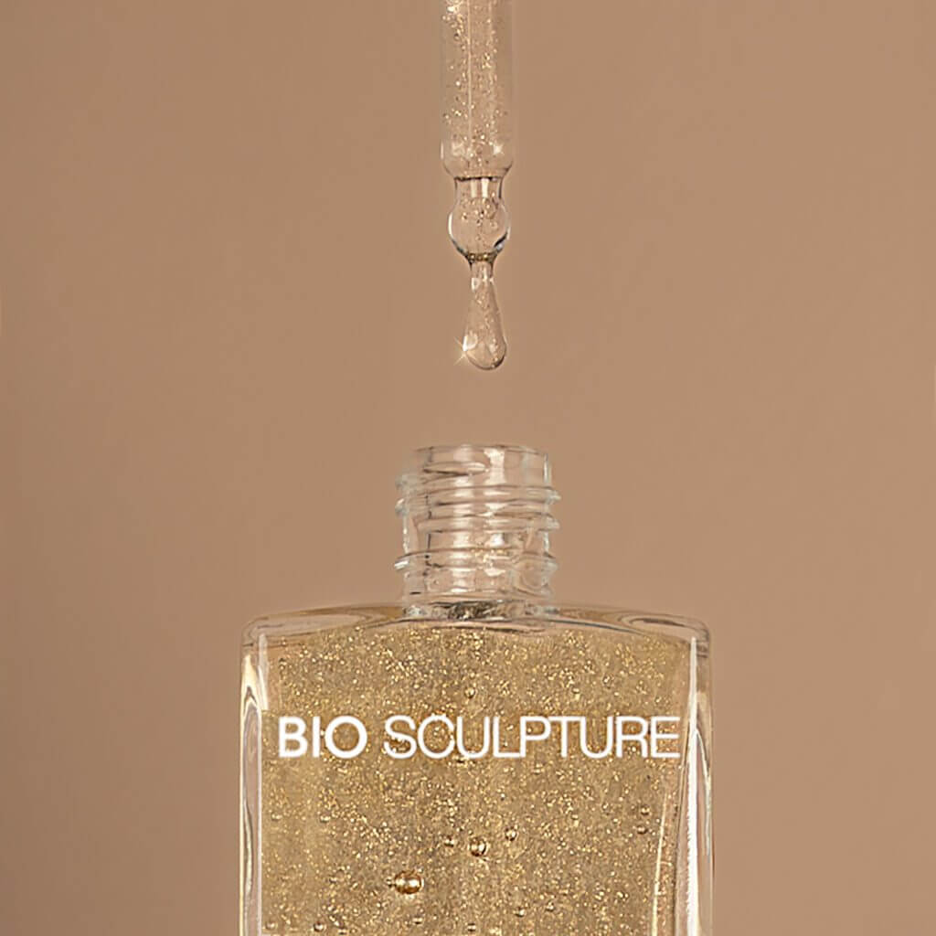 0307 Golden Nail Serum- ETHOS ETHOS Entdecke das Golden Nail Serum – eine edle Pflegeformel, die deine Nägel intensiv hydratisiert, stärkt und ihnen einen strahlenden Glanz verleiht. Angereichert mit einer kraftvollen Mischung aus Biotin, Urea und grünem