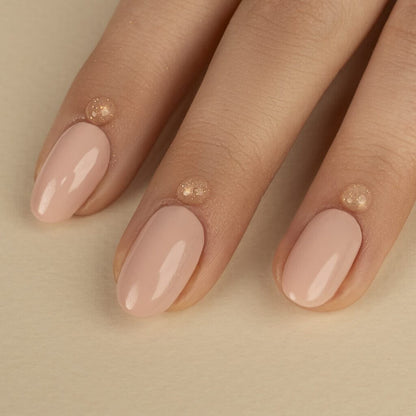 0307 Golden Nail Serum- ETHOS ETHOS Entdecke das Golden Nail Serum – eine edle Pflegeformel, die deine Nägel intensiv hydratisiert, stärkt und ihnen einen strahlenden Glanz verleiht. Angereichert mit einer kraftvollen Mischung aus Biotin, Urea und grünem