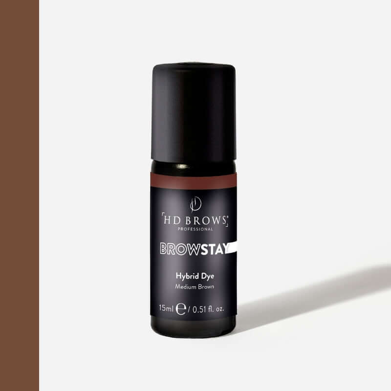 BrowStay Hybrid Dye BrowStay Hybrid BrowStay Hybrid Dye Der BrowStay Hybrid Dye ist eine professionelle flüssige Hybridtönung, die 100 % vegan und 100 % hennafrei ist. Kreieren Sie den unverwechselbaren, definierten Hybrid-Stil mit langanhaltenden Ergebni