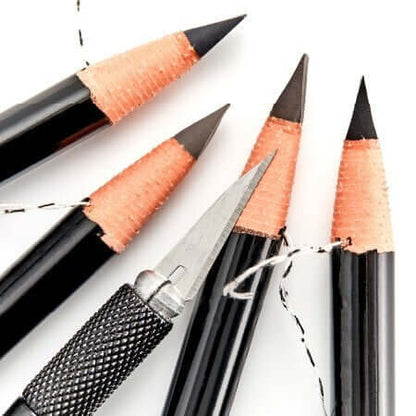 Pro Pencil HD Brows Unser Pro Pencil ist ein Augenbrauenstift wie kein anderer, mit dem Sie einfacher als je zuvor die Illusion von Härchen erzeugen können, für sofort vollere Brauen, die völlig natürlich aussehen. Wir haben unseren Farbton Dunkelbraun vo