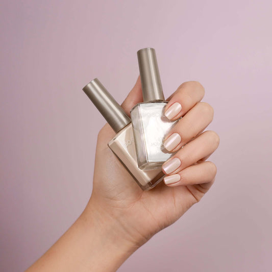 0326 Ethos Matte Top Coat ETHOS ETHOS Matte Top Coat Verwandeln Sie Ihre Maniküre im Handumdrehen mit unserem matten Überlack in limitierter Auflage NageltypAlle Nageltypen MerkmaleDecklack der Wahl zum Abschluss der Nagelbehandlung mit der GEMINI-Nagella