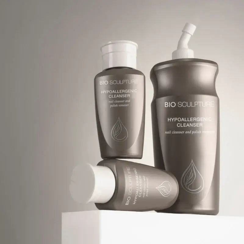 Nail Cleanser Flüssigkeiten Milder Reiniger zum Entfernen der Dispersionsschicht und zum Reinigen der Nagelplatte. Seine Inhaltsstoffe helfen, ein Austrocknen des Nagels und der umliegenden Haut zu verhindern. Enthält Granatapfelextrakt und hat daher eine