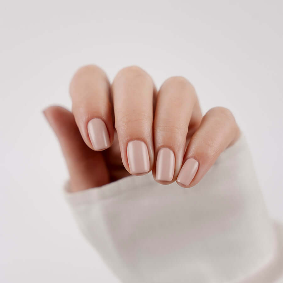 0326 Ethos Matte Top Coat ETHOS ETHOS Matte Top Coat Verwandeln Sie Ihre Maniküre im Handumdrehen mit unserem matten Überlack in limitierter Auflage NageltypAlle Nageltypen MerkmaleDecklack der Wahl zum Abschluss der Nagelbehandlung mit der GEMINI-Nagella