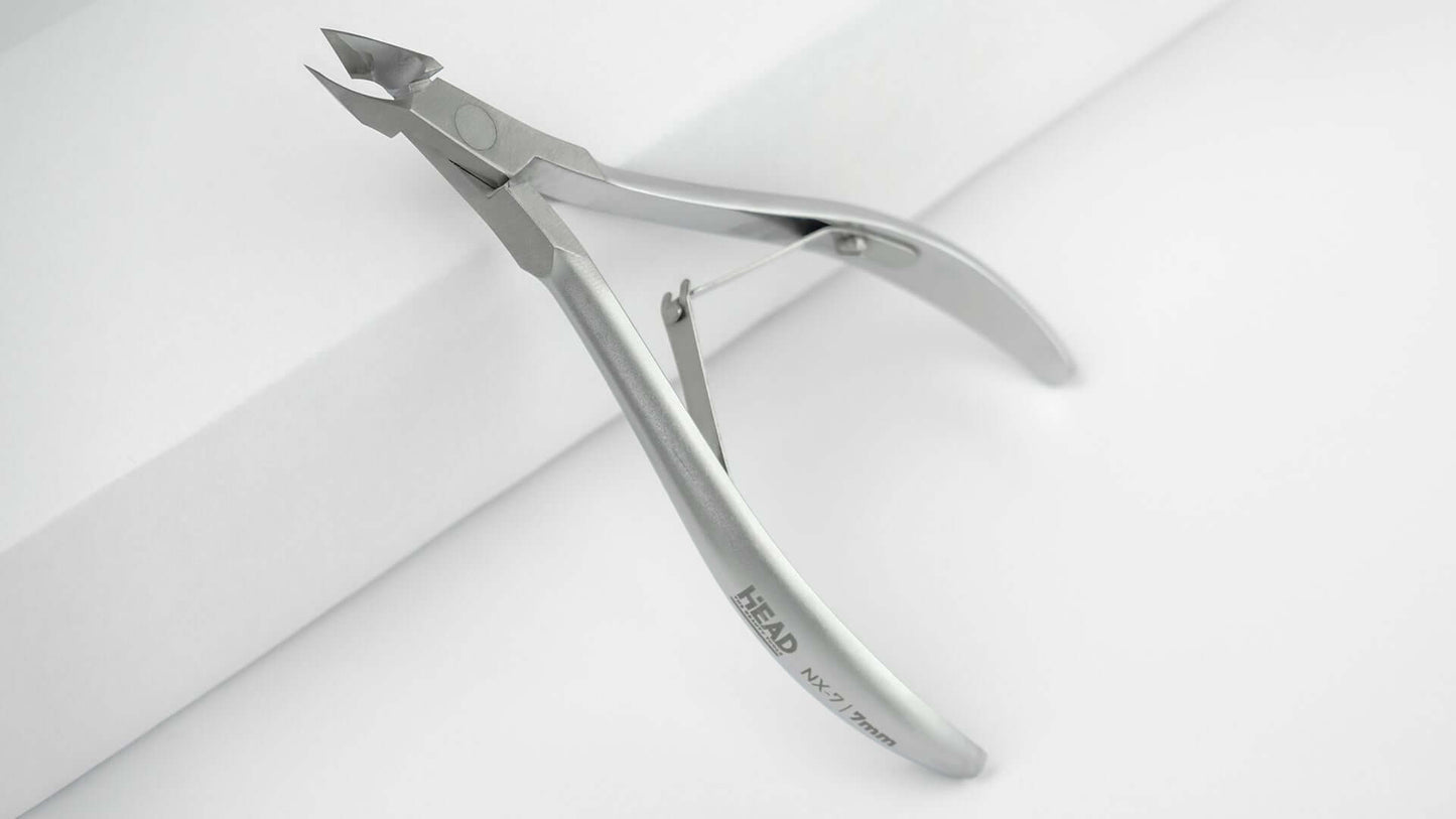 Professionelle Nagelhautzange X-line 7, L- 110mm, Klingen 7 mm Nagelscheren & Nagelknips Professionelle Nagelhautzange X-line 7, L- 110mm, Klingen 7 mm HEAD