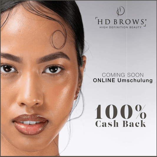 ONLINE Umschulung HD Brows - 100% Cash Back Online Umschulung (1-1.5 Stunden) Nach Abschluss der Umschulung erhalten Sie Zugriff in unserem Pro-Shop auf die HD Brow Produkte von Nouveau Lashes sowie das HD Brows Umschulungs Zertifikat. Im Weiteren erhalte