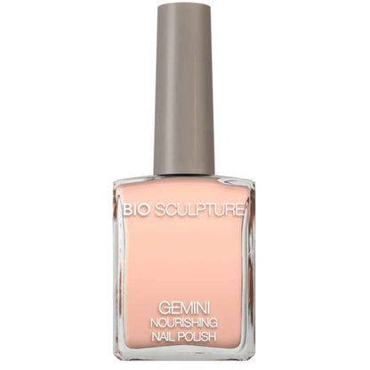 0327 Vanilla Skyline - GEMINI Verleihen Sie jedem Look einen Hauch von Eleganz mit Vanilla Skyline, einem zarten, cremigen Nude, das die Ruhe des Sonnenuntergangs einfängt. Hergestellt in Südafrika GEMINI by Bio Sculpture Bio Sculpture