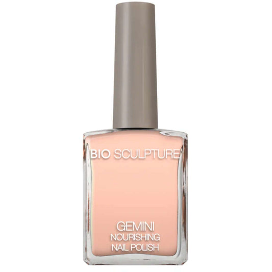 0327 Vanilla Skyline - GEMINI Verleihen Sie jedem Look einen Hauch von Eleganz mit Vanilla Skyline, einem zarten, cremigen Nude, das die Ruhe des Sonnenuntergangs einfängt. Hergestellt in Südafrika GEMINI by Bio Sculpture Bio Sculpture