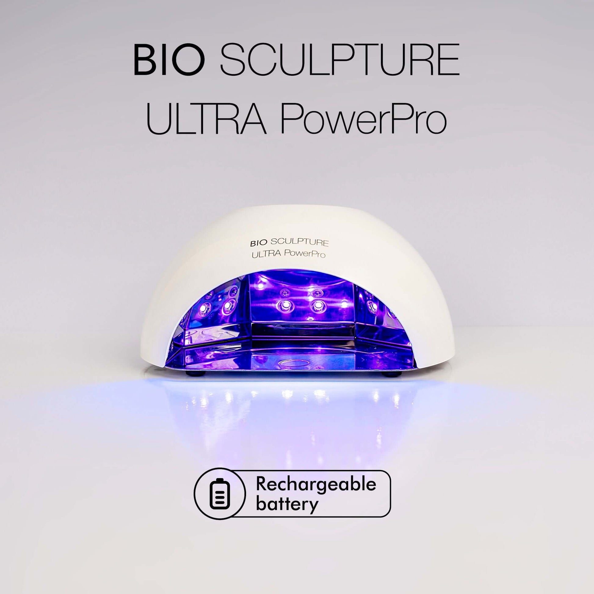 Bio Sculpture - ULTRA PowerPro kabellose UV/LED Lampe Die UltraPro LED- und UV-Härtungslampe wurde speziell für den mobilen Einsatz und höchste Sicherheit entwickelt, um eine besonders schonende Bio Sculpture- oder Evo Gel-Maniküre zu ermöglichen. Zwei le