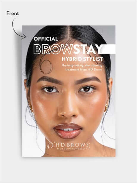 BrowStay Hybrid Poster (A4) BrowStay Hybrid Dieses A4-Werbeplakat für Salons eignet sich perfekt, um Ihre Kunden darauf aufmerksam zu machen, dass Sie die trendigen und gefragten HD Brows BrowStay Hybrid Dye-Behandlungen anbieten. Inhalt 1 Stück HD Brows