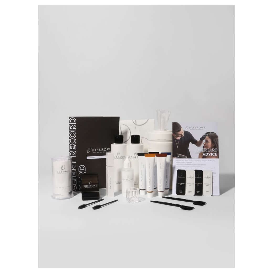 HD BrowSculpt Complete Kit BrowSculpt Kit Starten Sie Ihre neue #BrowBoss-Reise mit unserem HD BrowSculpt Complete Kit. Wie der Name schon sagt, enthält dieses Kit alles, was Sie brauchen, um nach Abschluss Ihrer Schulung mit Ihren BrowSculpt-Behandlungen