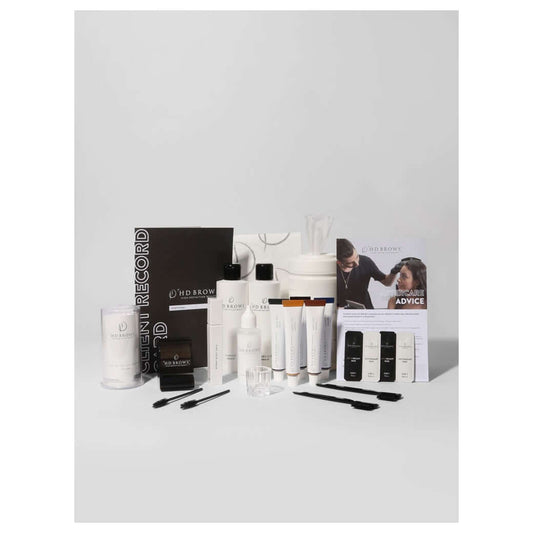 HD BrowSculpt Complete Kit BrowSculpt Kit Starten Sie Ihre neue #BrowBoss-Reise mit unserem HD BrowSculpt Complete Kit. Wie der Name schon sagt, enthält dieses Kit alles, was Sie brauchen, um nach Abschluss Ihrer Schulung mit Ihren BrowSculpt-Behandlungen