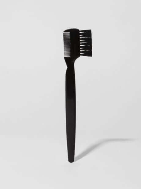 Dual Ended Brow Brushes HD Brows Augenbrauenpinsel mit zwei Enden Augenbrauen-Laminierungsbürstchen Was ist das? Diese Augenbrauenpinsel mit zwei Enden sind exklusiv für HD BrowSculpt-Stylisten erhältlich und wurden speziell entwickelt, um das Auftragen I