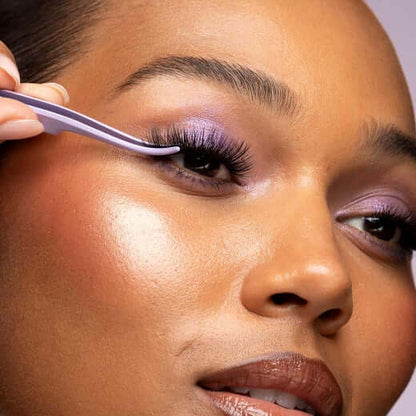 Express Lash Applicator Lash Extensions Dank diesem Applikator mit gebogener Spitze können Sie ganz einfach falsche Wimpern und Wimpernbüschel anbringen. Ideal für Express-Wimpernbehandlungen oder den Salonverkauf. Unser Express-Wimpernapplikator wurde mi