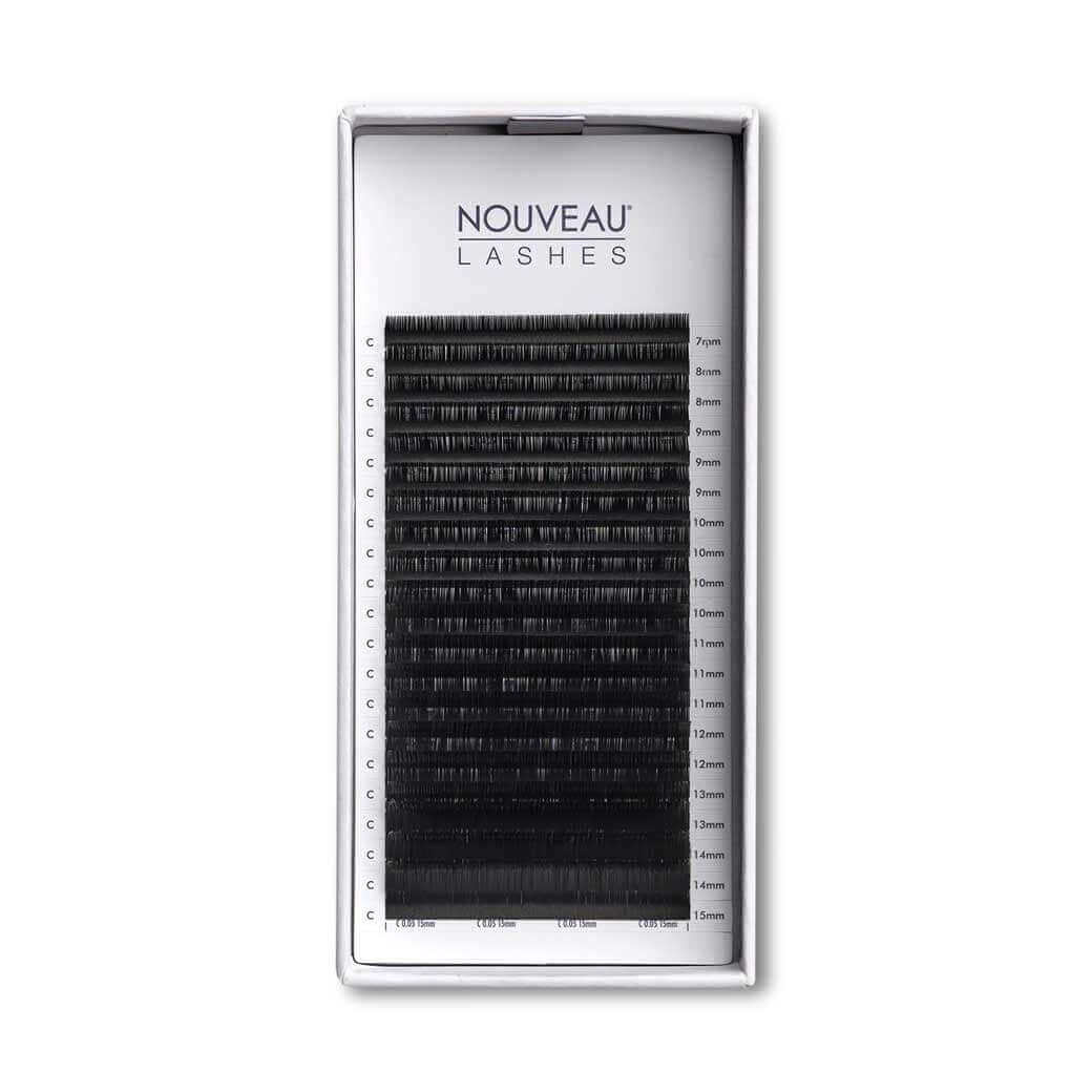Wimpern M Schwung | Seide Matt | 20 Reihen Diese Volumen-Wimpernverlängerungen sind perfekt für Ihre Global Volume-Behandlungen oder andere Volumen-Wimperntechniken, da sie unglaublich einfach aufzufächern sind. Die tiefschwarze Farbe und der ultramatte L