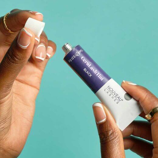 LVL CeraLash Farbe Schwarz LVL Cera Die LVL CeraLashTint Wimpernfarbe sind in drei verschiedenen Farbtönen erhältlich und wurden speziell dafür entwickelt, tief in den Haarschaft einzudringen, um eine langanhaltende, intensive Farbe zu erzeugen und Ihnen