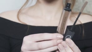 Brow Colourfix HD Brows Augenbrauengel Colourfix Getöntes Augenbrauengel Brow Colourfix ist ein getöntes, mit dem Pinsel aufzutragendes Augenbrauengel, das die Augenbrauen in Form bringt und in einem einfachen Schritt für ein volleres Aussehen sorgt. Waru