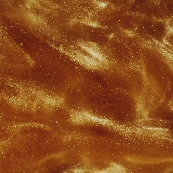 Shimmer Mist SPA Erleben Sie die ultimative Feuchtigkeitsversorgung mit strahlendem Schimmer. Entdecken Sie das Geheimnis strahlender, jugendlicher Haut mit unserem luxuriösen Glowing Shimmer Skin Hydration Mist. Mit Hyaluronsäure angereichert, schließt e