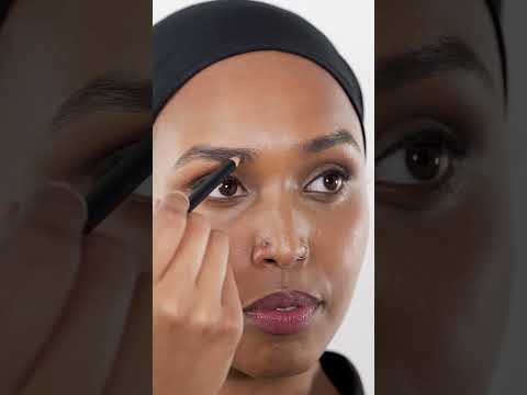 Brow Define HD Brows Augenbrauenstift Der Augenbrauenstift, den jeder besitzen sollte. Unser Brow Define ist ein zuverlässiger Allrounder zum perfekten Füllen, Definieren, Verblenden und Formen der Augenbrauen. Warum es Ihnen gefallen wird Brow Define ist