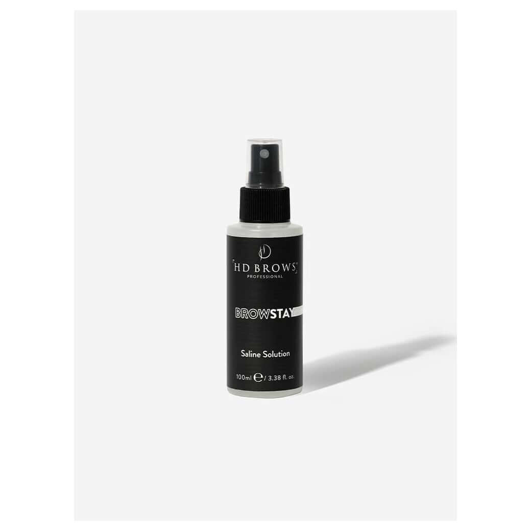 BrowStay Saline Solution BrowStay Hybrid BrowStay-Kochsalzlösung Die BrowStay-Salzlösung ist ein wesentlicher Vorbereitungsschritt bei Ihren BrowStay-Hybridbehandlungen, um länger anhaltende Ergebnisse zu erzielen. Diese sanfte, alkoholfreie Formel wird i