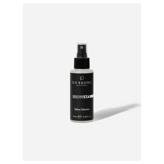 BrowStay Saline Solution BrowStay Hybrid BrowStay-Kochsalzlösung Die BrowStay-Salzlösung ist ein wesentlicher Vorbereitungsschritt bei Ihren BrowStay-Hybridbehandlungen, um länger anhaltende Ergebnisse zu erzielen. Diese sanfte, alkoholfreie Formel wird i