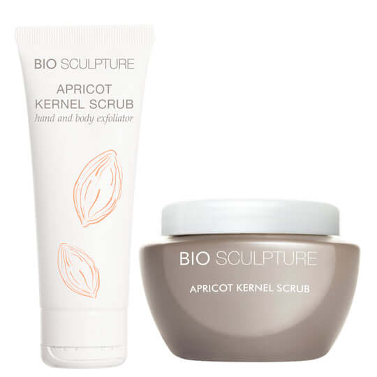 Retail Apricot Kernal Scrub - SPA SPA In diesem Peeling mit seinem angenehmweichen Abrieb entfalten unter anderem Teebaumöl, pulversierte Aprikosen-Kerne und pulverisierter Bimsstein sowie Urea ihre reinigende und pflegende Wirkung. Optimal für Maniküre u